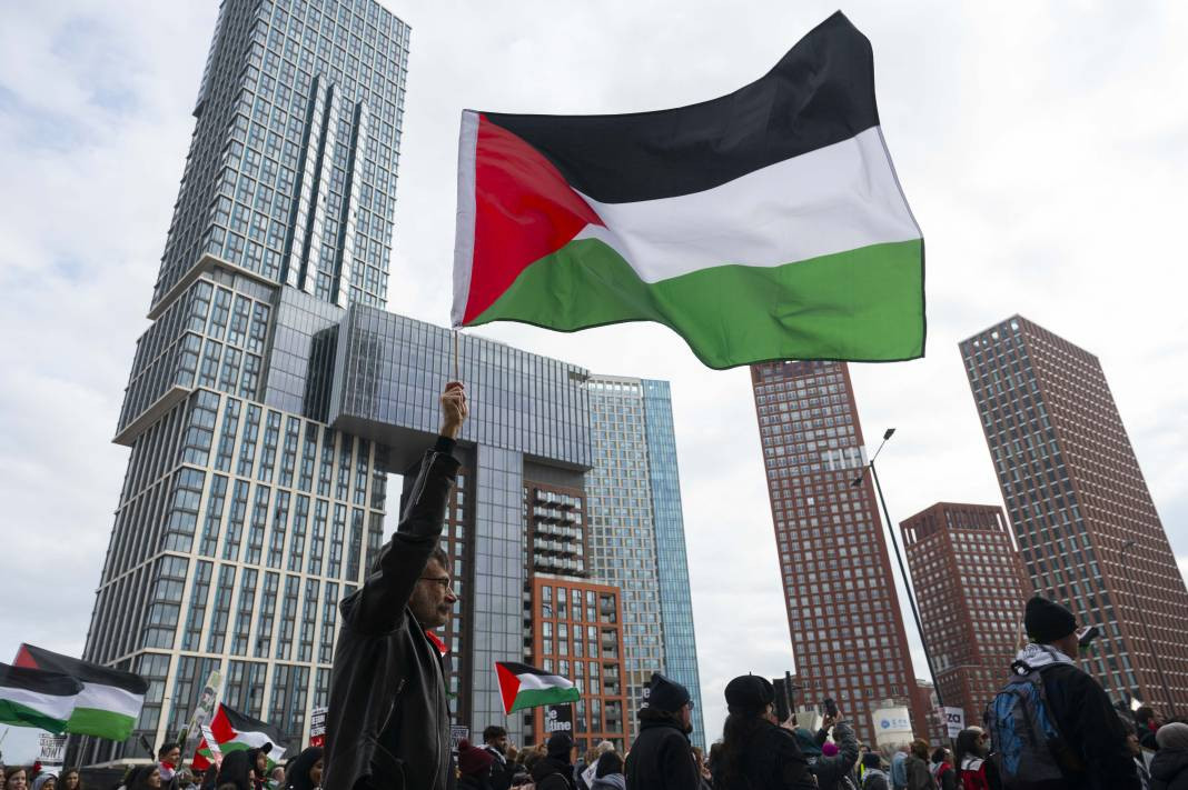 Londra ve Saraybosna'da İsrail protestosu! Binlerce kişi sokaklara döküldü - Resim: 22